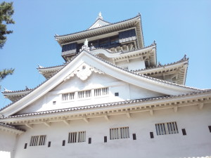 【小倉城は大きくはありませんが白壁が見事！！】